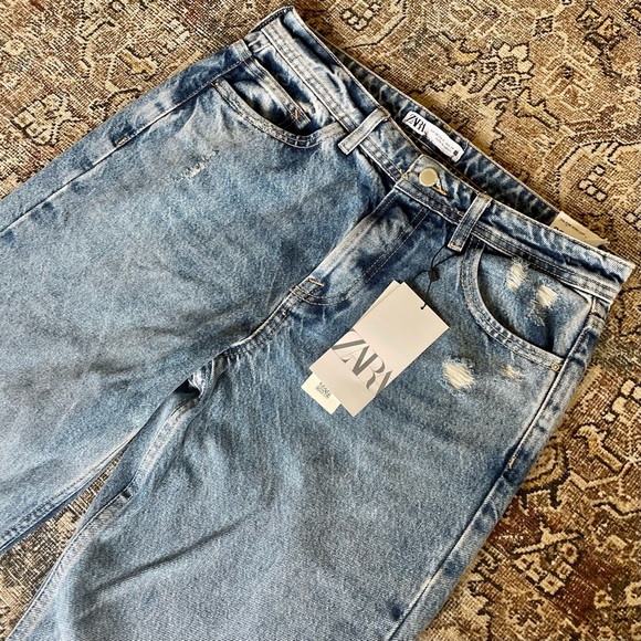 ✨SOLD✨ Zara Mid Rise Straight Leg Jeans - 6 - Picture 2 of 4